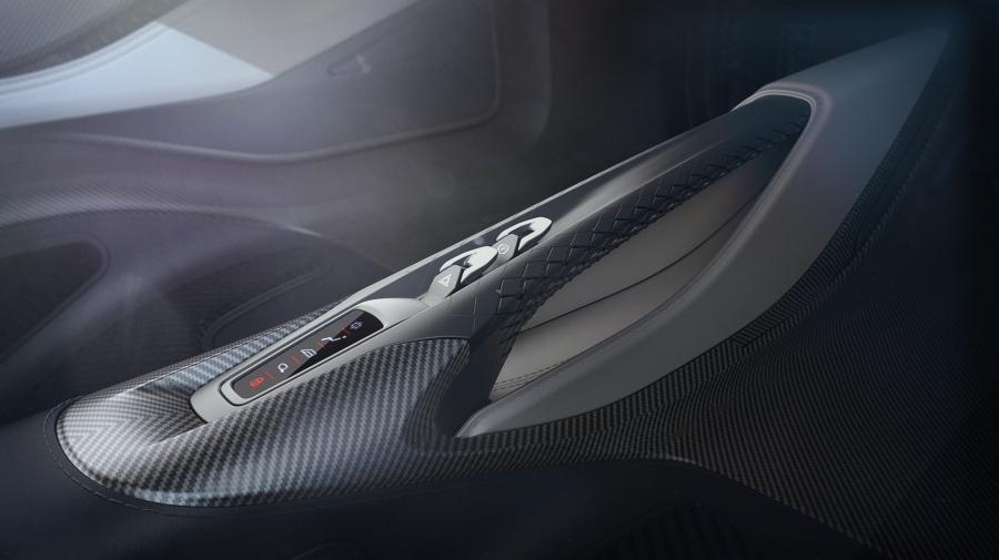 Детали интерьера Aston Martin Project 003 2019 года  (фото 9 из 12)